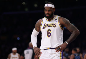 Tras su susto ante Memphis, LeBron espera estar listo contra los Spurs