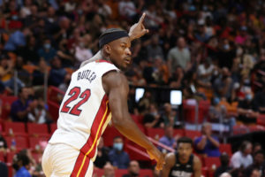 Un acertado Jimmy Butler frena a los Orlando Magic