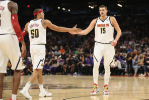 Los Nuggets apalizan a unos Mavs inoperantes