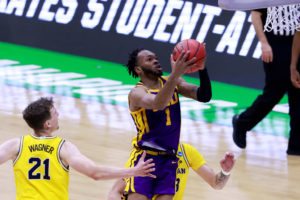 Los Bucks incorporan a Javonte Smart