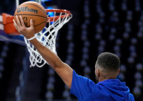 Los jugadores de la NBA, en plena adaptación al nuevo balón Wilson