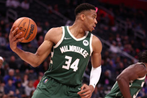 Milwaukee atropella a los Pistons al ritmo de Antetokounmpo