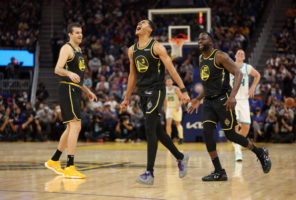 Ni el día gris de Curry frena a los Warriors
