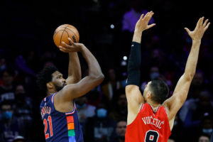 Joel Embiid entra en los protocolos de salud y seguridad