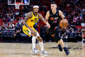 Victoria sufrida de Miami con 29 puntos de Tyler Herro