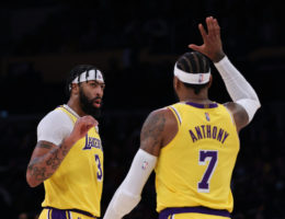 Davis y Carmelo acaban con los Hornets en la prórroga