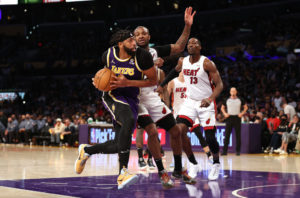 Los Lakers se aferran a la épica y suman otro triunfo en la prórroga