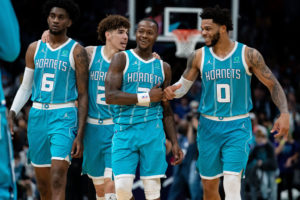 Charlotte pone fin a la racha de los Warriors