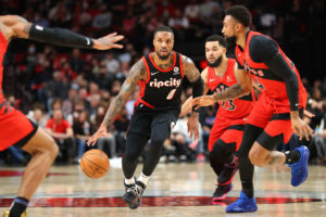 Lillard regresa y Portland bate a los Raptors