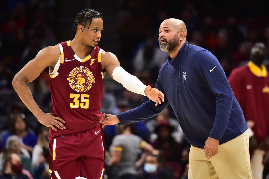 J.B. Bickerstaff, sobre Okoro: "Tenemos que averiguar cómo ayudarlo"