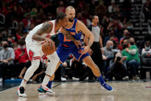 Chicago se coloca líder del Este tras remontar a los Knicks