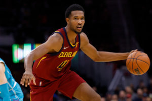 Cleveland iguala su récord con 81 puntos en una primera mitad