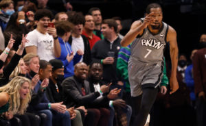 Enorme Kevin Durant: 51 puntos y victoria en Detroit