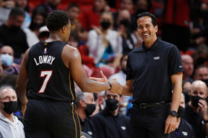 Miami se impone a Chicago en el duelo de gallitos del Este