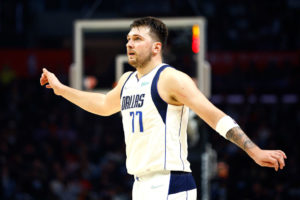 Jason Kidd define como persistente la lesión en el tobillo de Luka Doncic