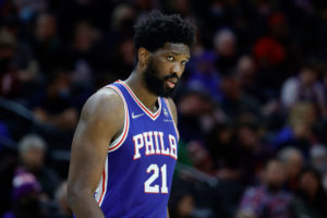 Joel Embiid marca territorio en la visita a Atlanta