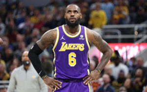 LeBron James entra en los protocolos de salud y seguridad de la NBA