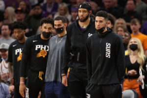 Una lesión muscular mantendrá algunos partidos fuera a Devin Booker