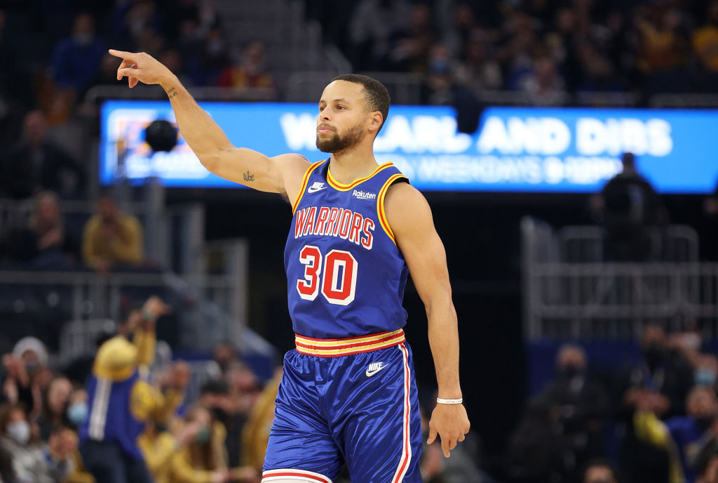 Los Warriors pasan por encima de Orlando con 31 puntos de Stephen Curry