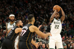 Milwaukee, sin Giannis, se impone con comodidad a unos mermados Heat