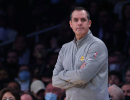 Los Angeles Lakers no juzgarán a Vogel hasta estar totalmente sanos