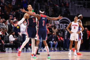 Un triple de Kuzma en el último segundo salva a los Wizards en Detroit