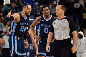 La NBA multa a Dillon Brooks por su dura confrontación con los árbitros