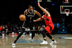 Unos mermados Nets baten a Toronto en la prórroga