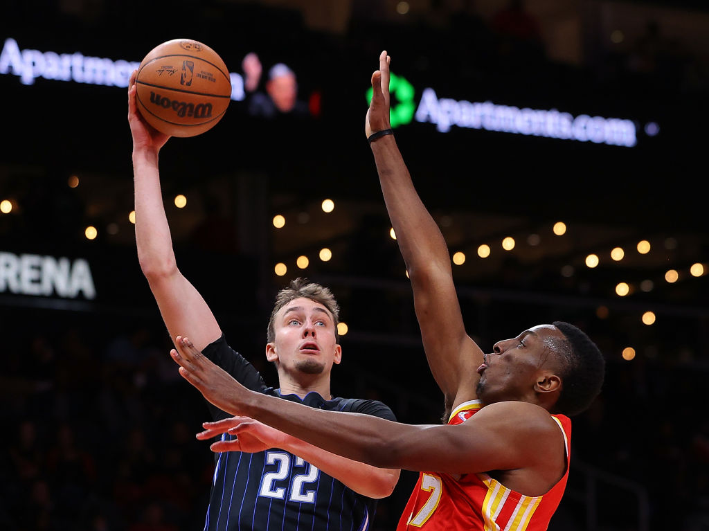 Los Magic asaltan Atlanta en un partido plagado de ausencias