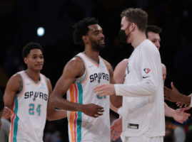 San Antonio se da un paseo ante los Lakers en el Staples