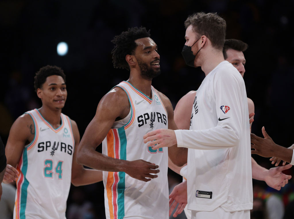 San Antonio se da un paseo ante los Lakers en el Staples