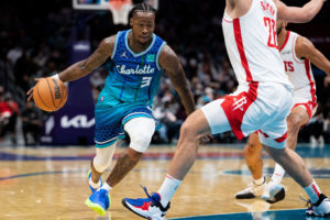 Terry Rozier guía la paliza de Charlotte a Houston