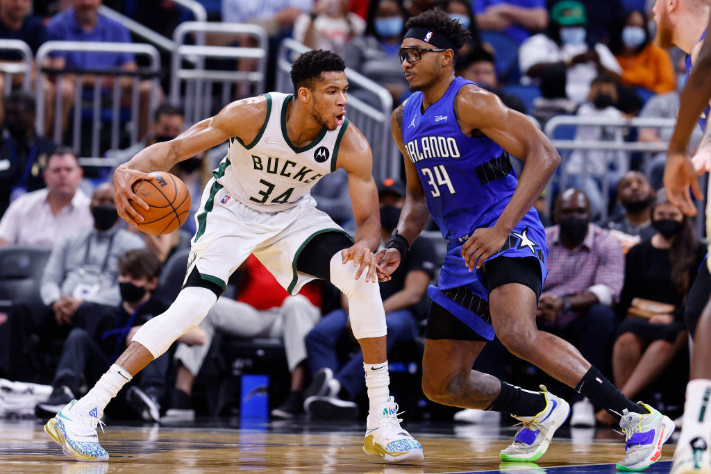 Antetokounmpo vuelve a abusar de los Magic
