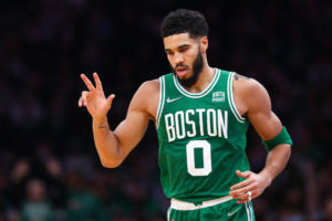 Boston logra un agónico triunfo ante Indiana tras prórroga