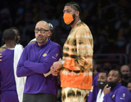 Anthony Davis podría regresar esta noche ante Brooklyn