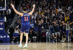 Klay Thompson decide en el 'clutch' ante un insistente Kyrie Irving