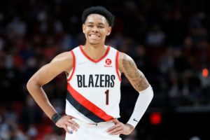 Portland sobrevive a los 56 puntos de Young con un enorme Simons