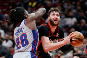 La NBA multa a Jusuf Nurkic y Tyler Herro
