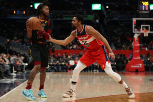 Spencer Dinwiddie sugiere un clima de tensión en el vestuario