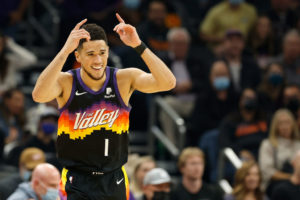 Devin Booker brilla en el día de Martin Luther King con 48 puntos