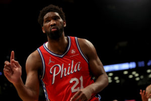 Joel Embiid lidera la séptima victoria consecutiva de Philadelphia