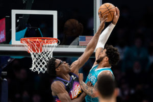 Los Celtics se interesan en Jalen Smith