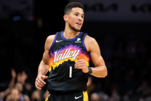 Phoenix gana y mantiene el pulso con los Warriors en el Oeste