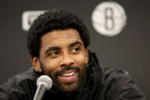 Kyrie Irving admite que ha sido su 'debut' más extraño