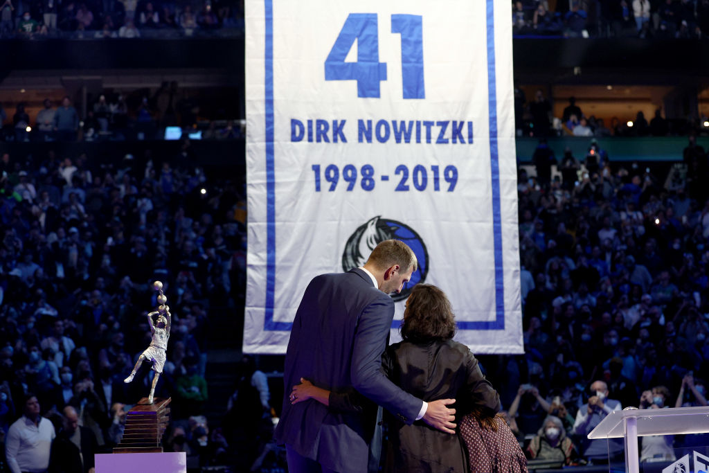 Los Mavericks ponen el broche de oro en el homenaje a Nowitzki