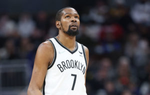 Kevin Durant sufre un esguince en la rodilla izquierda