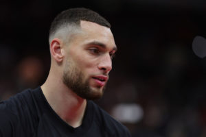 Zach LaVine sufre una lesión en la rodilla izquierda ante Golden State