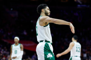 Los Celtics remontan a New Orleans tras mostrar ambas versiones
