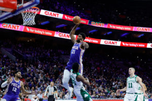 Philadelphia no da opción a Boston con un dominante Embiid
