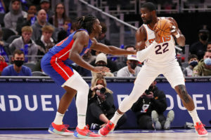 Los Suns tumban a unos jóvenes Pistons pero pierden a Ayton